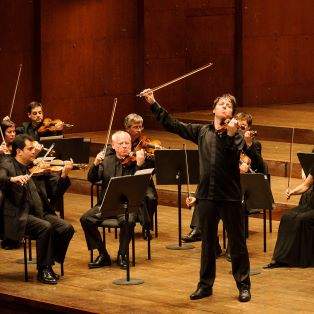 D3X3174-Joshua Bell and ASMF by Ian Douglas 314 x 314